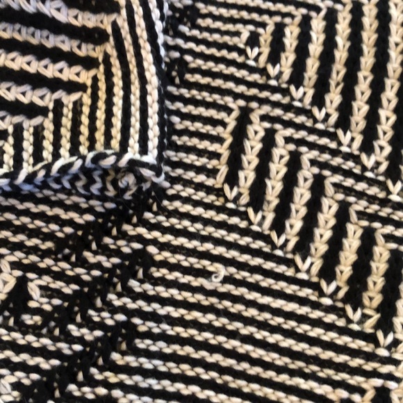 Anama turtleneck poncho - Picture 4 of 5